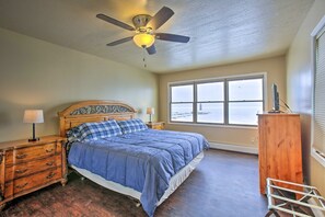 4 bedrooms, iron/ironing board, WiFi, bed sheets