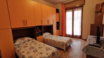 2 camere, culla da viaggio, Wi-Fi gratuito, lenzuola