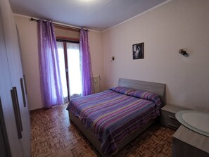 2 soverom, reiseseng for barn, wi-fi (inkludert) og sengetøy