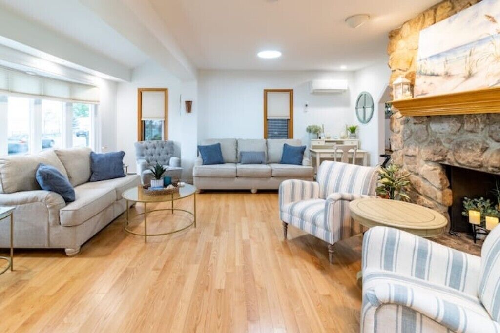 Een smart-tv en boeken