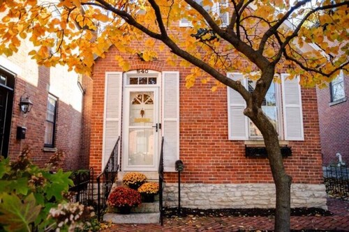 Charming German Village historic stay with hot tub