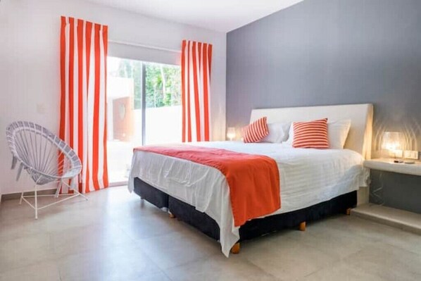 4 عدّة غرف نوم ومكواة/لوح كي وواي فاي وملاءات أسرّة