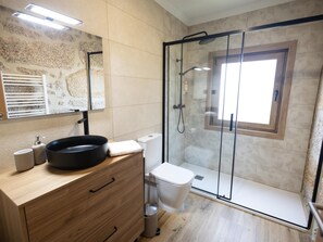 Dusche, Haartrockner, Handtücher