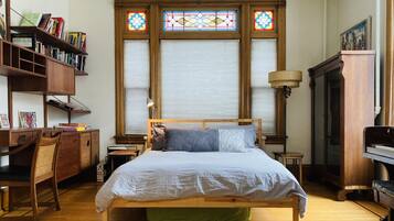 3 quartos, cofres nos quartos, escrivaninha