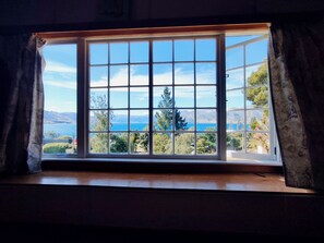 Interior - Classic Kiwi Crib, 100m walk to the lake with room for the whole family. (Lake Hawea)