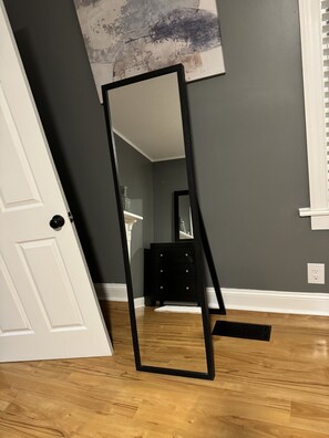 Interior - Renovated near downtown & Caesars. Fire pit & grill with front porch & deck. (Danville)