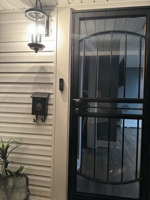 Interior - Renovated near downtown & Caesars. Fire pit & grill with front porch & deck. (Danville)