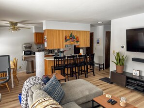 Smart TV, fireplace - Peak Retreat: 2BR/2BA Escape in Dillon, CO (Dillon)