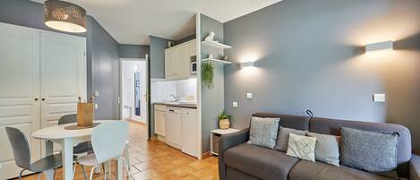 Télévision, table de tennis de table