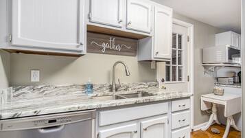 Frigorífic, microones, forn i placa de cuina