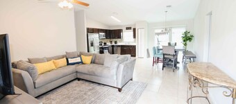 Family Fun & Professional Retreat Awaits in Beautiful Port St Lucie, FL!