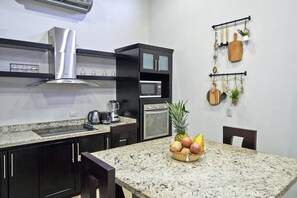 Family Villa | Private kitchen | Full-size fridge, microwave, oven, stovetop