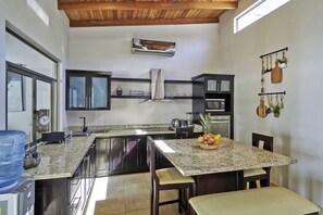Biệt thự dành cho gia đình | Bếp riêng | Tủ lạnh, lò vi sóng, lò nướng, bếp nấu 