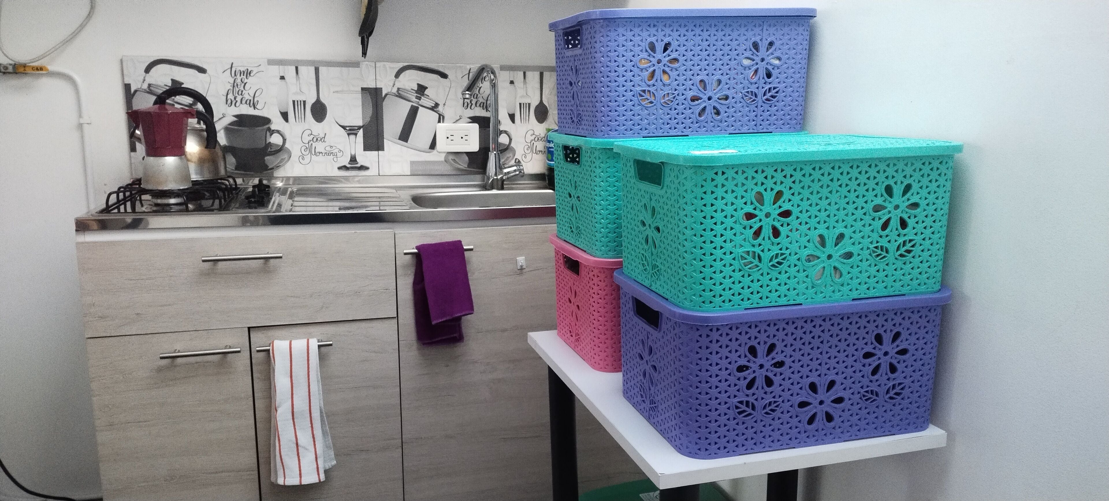 Fridge, microwave, oven, coffee/tea maker