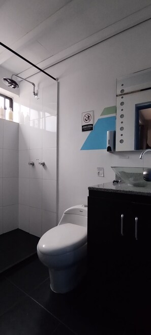 Dortoir Partagé Standard | Salle de bain