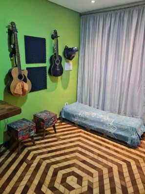 1 habitación, wifi y ropa de cama