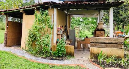 Charmoso Chalé na Ecovila Sustentar