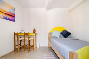 1 chambre, fer et planche à repasser, accès au Wi-Fi (inclus)