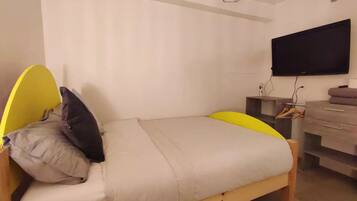 1 chambre, fer et planche à repasser, Wi-Fi gratuit, draps fournis