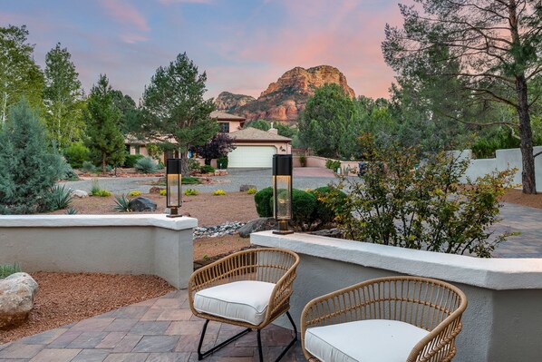 Terrace/patio - 4BR - all Kings/3BA, MTN view, large patio, + spa, BBQ (Sedona)