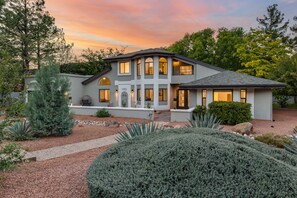 Exterior - 4BR - all Kings/3BA, MTN view, large patio, + spa, BBQ (Sedona)
