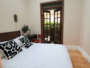 1 bedroom, desk, free WiFi, bed sheets - "Villa Magdalena" luxury studio (St Kilda)