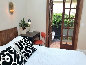 1 bedroom, desk, free WiFi, bed sheets - "Villa Magdalena" luxury studio (St Kilda)