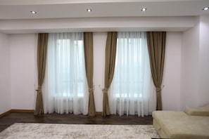 Interior - The Rudaki Apartment - Suite with City View 4

 (Dushanbe)