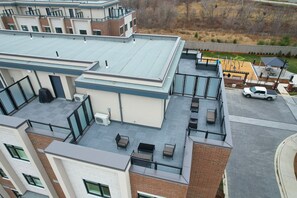 Exterior - LAKESHORE Port Credit Is One Of The Few Truly Walk Able area In Mississauga. (Mississauga)