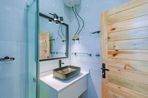 Hair dryer, towels, soap, shampoo - 2 bedrooms, wood touch, Musanze (Ruhengeri)