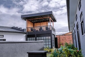 Property grounds - 2 bedrooms, wood touch, Musanze (Ruhengeri)