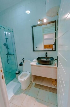 Haartrockner, Handtücher, Seife, Shampoo