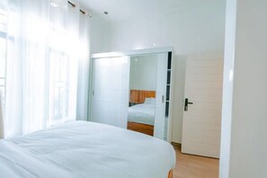 1 slaapkamer, een strijkplank/strijkijzer, wifi, beddengoed