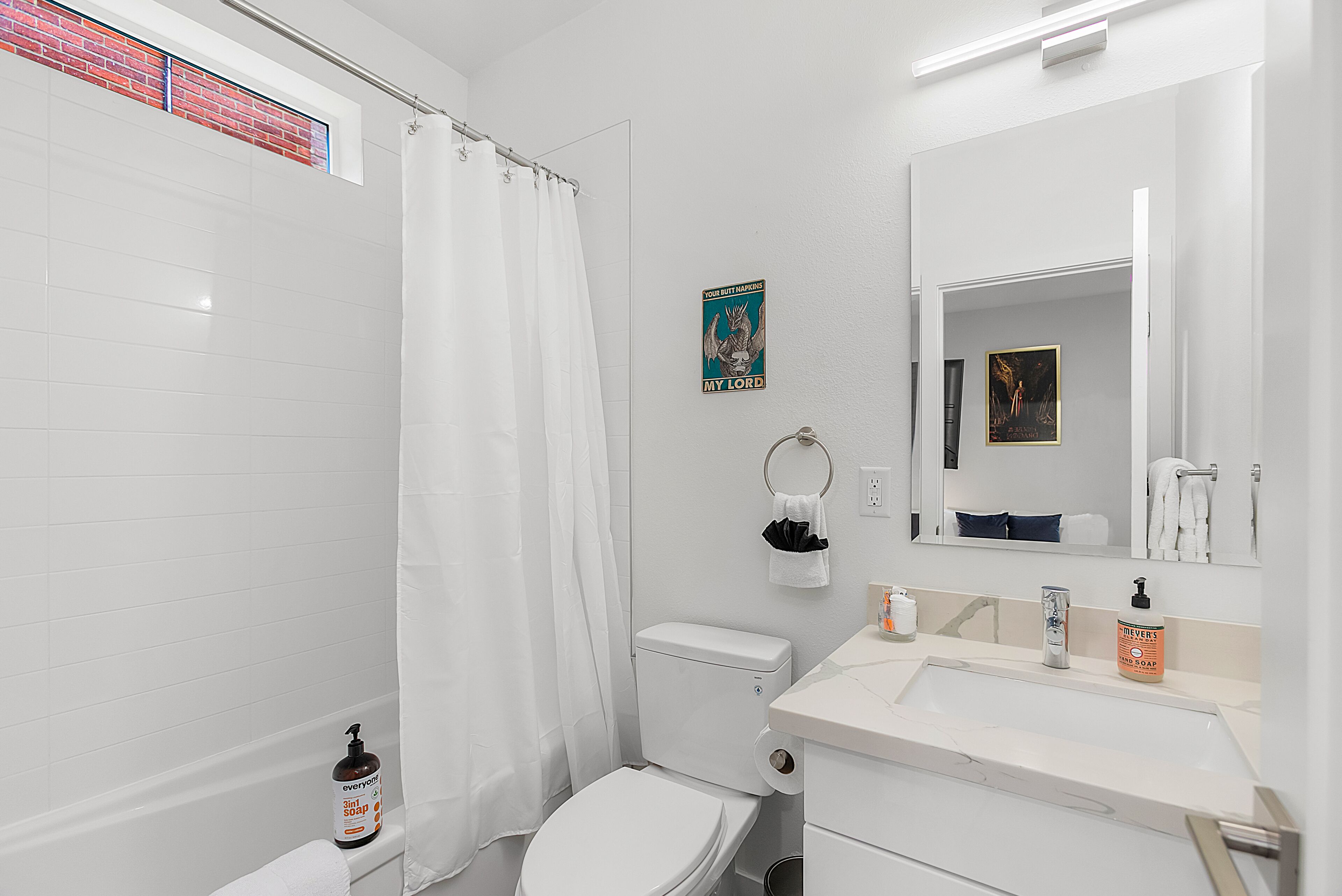 Classic Single Room | Bathroom | Combined shower/tub, hair dryer, towels