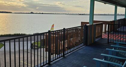 ROCKPORT'S BEST VIEW AND LOCATION! - Summer's Little Bay Getaway - On the Water!