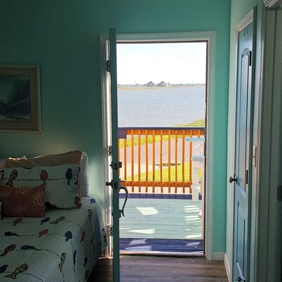 ROCKPORT'S BEST VIEW AND LOCATION! - Pat's Perch --- On the Water