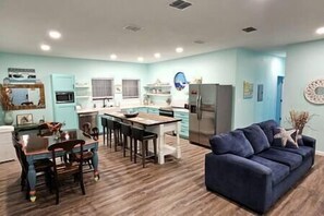 Interior - ROCKPORT'S BEST VIEW AND LOCATION!! - The Pigeon House - Upper Floor (Rockport)