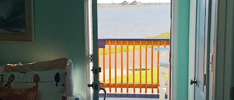 4 多间卧室、办公桌、免费 WiFi、床单