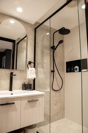 Bathroom - White Crystal 213- ski-in ski-out (Mount Hotham)
