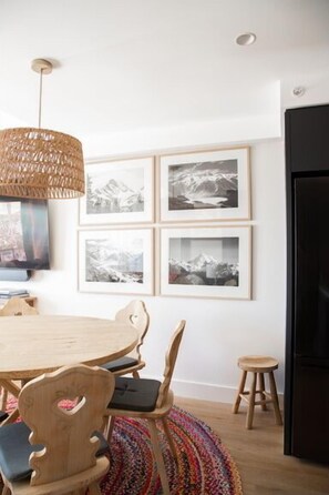 Dining - White Crystal 213- ski-in ski-out (Mount Hotham)