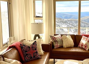 TV - White Crystal 213- ski-in ski-out (Mount Hotham)