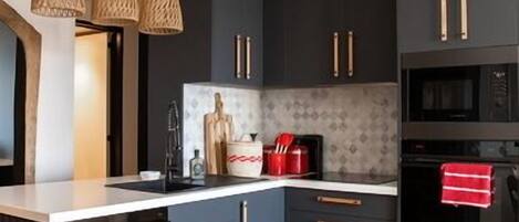 Micro-ondes, four, plaque de cuisson, lave-vaisselle
