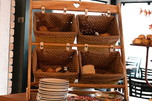 Daily buffet breakfast (BRL 41.90 per person)