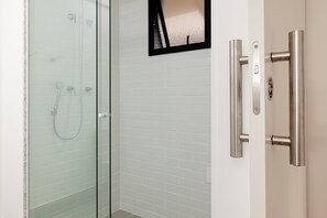 Superior Studio, 1 Queen Bed | Bathroom - EZ Moema Hotel (São Paulo)
