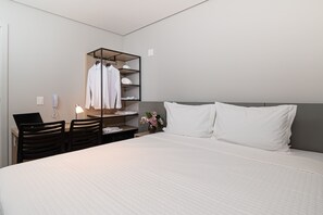 Monolocale Superior, 1 letto queen | Una scrivania, Wi-Fi gratuito, lenzuola