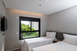 Superior Studio, 2 Twin Beds | Desk, free WiFi, bed sheets - EZ Moema Hotel (São Paulo)