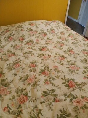 2 bedrooms, bed sheets