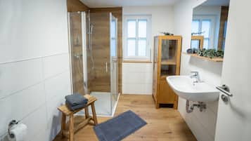 Shower, free toiletries, hair dryer, towels
