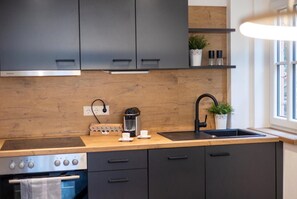 Fridge, oven, stovetop, dishwasher