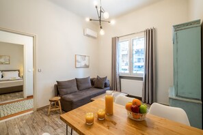 Dining - Central5 2BD Apt Garden Next to the Metro B1 (Athina)